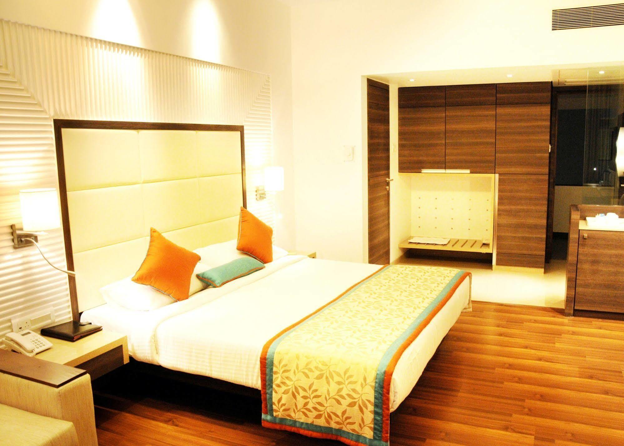 Hotel Moti Mahal Mangalore Esterno foto