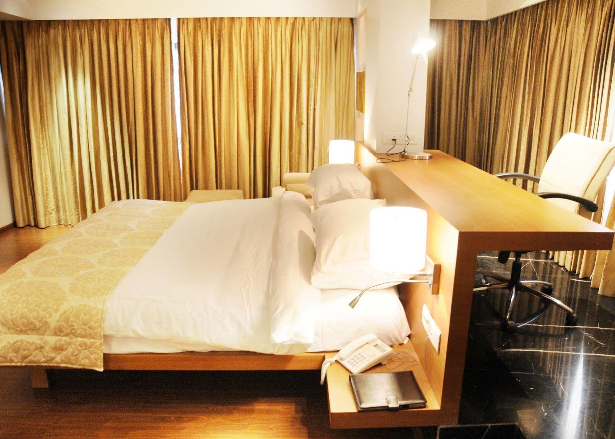Hotel Moti Mahal Mangalore Esterno foto
