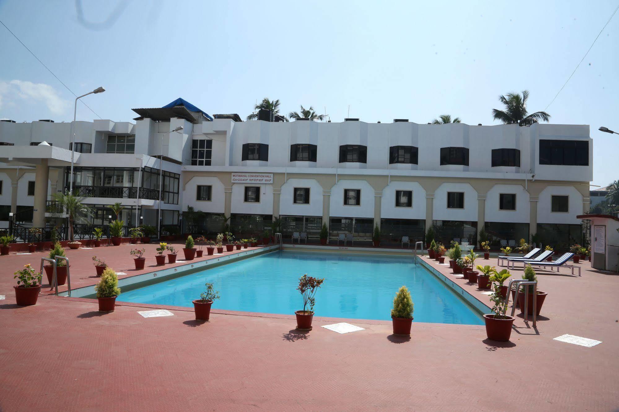 Hotel Moti Mahal Mangalore Esterno foto