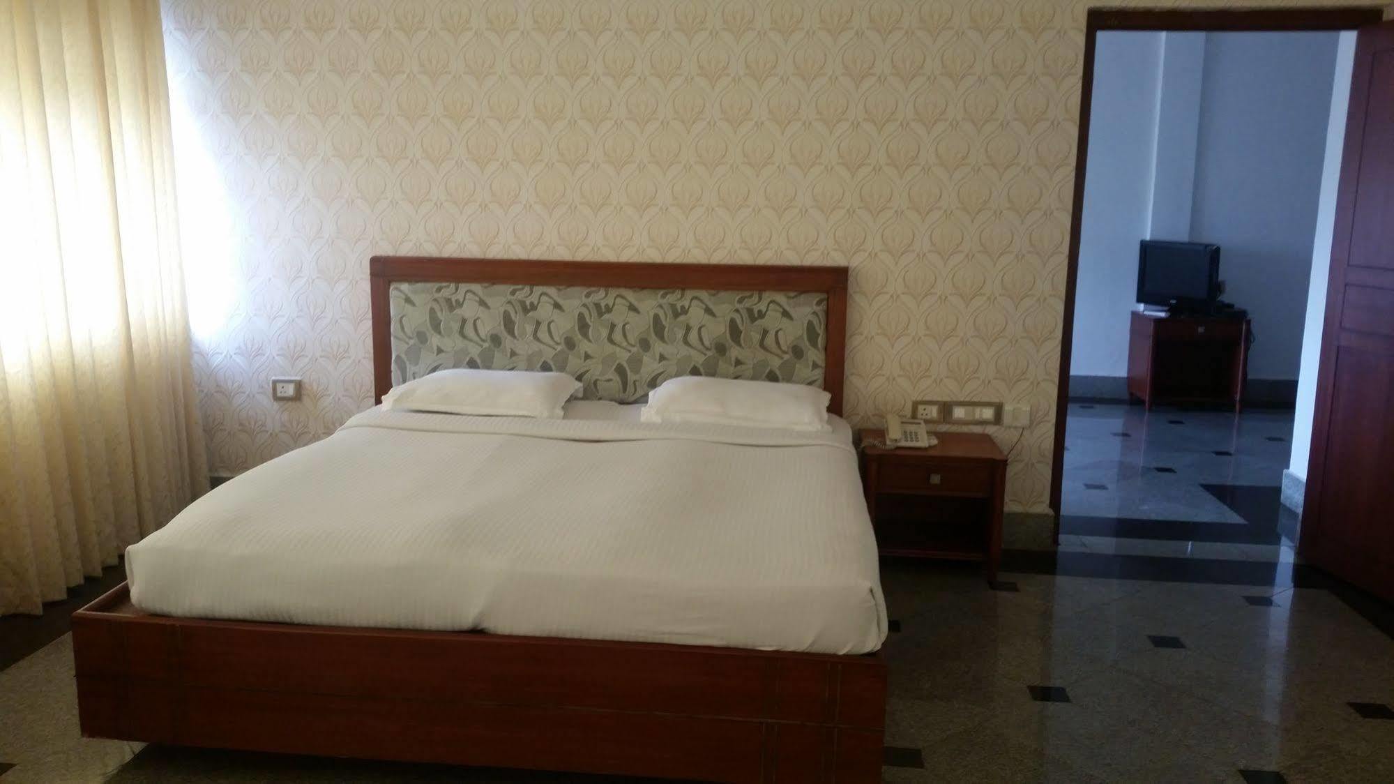 Hotel Moti Mahal Mangalore Esterno foto