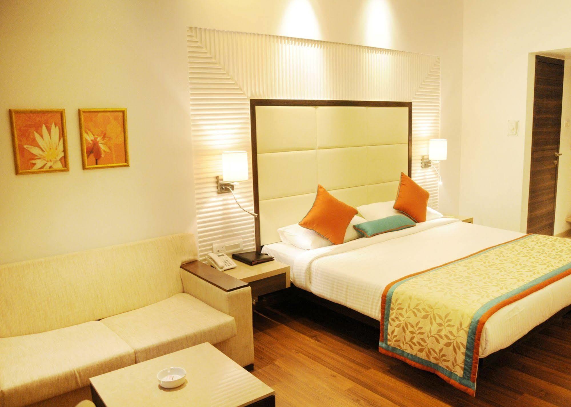 Hotel Moti Mahal Mangalore Esterno foto