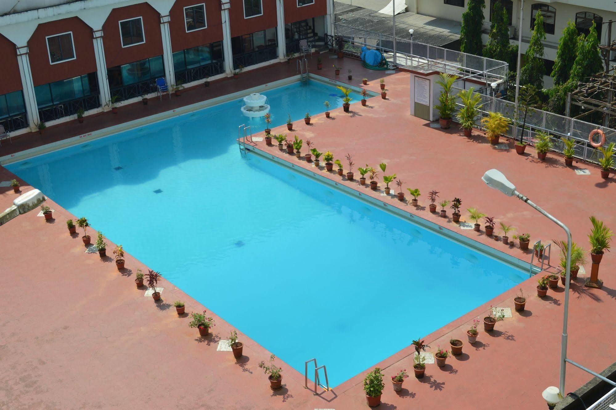 Hotel Moti Mahal Mangalore Esterno foto
